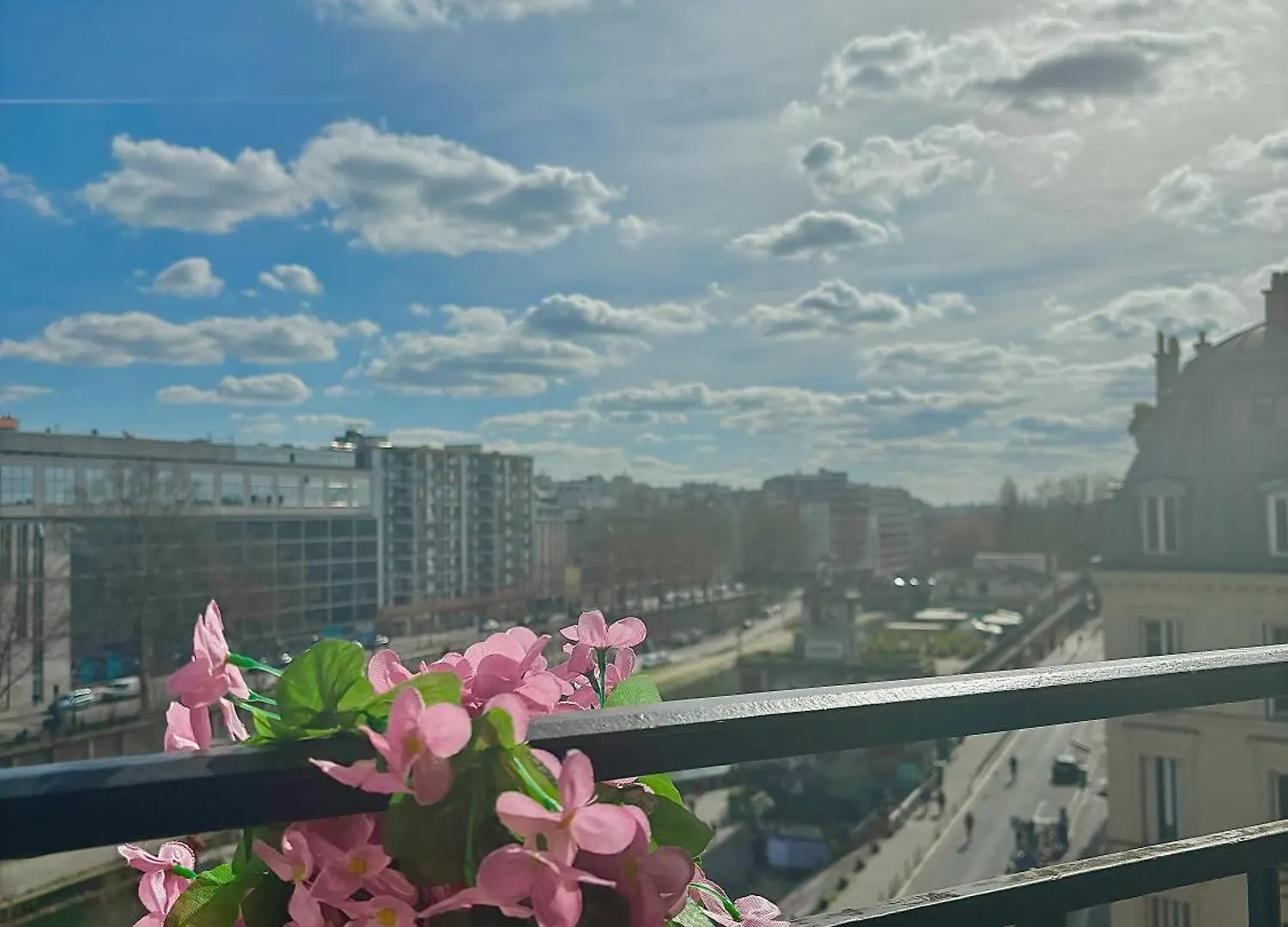 Peace & Love Hostel Париж Франция