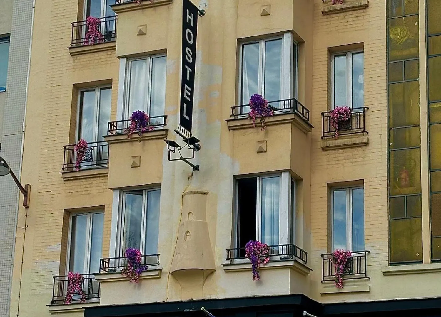 Peace & Love Hostel Париж Франция