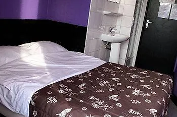 Peace & Love Hostel Париж