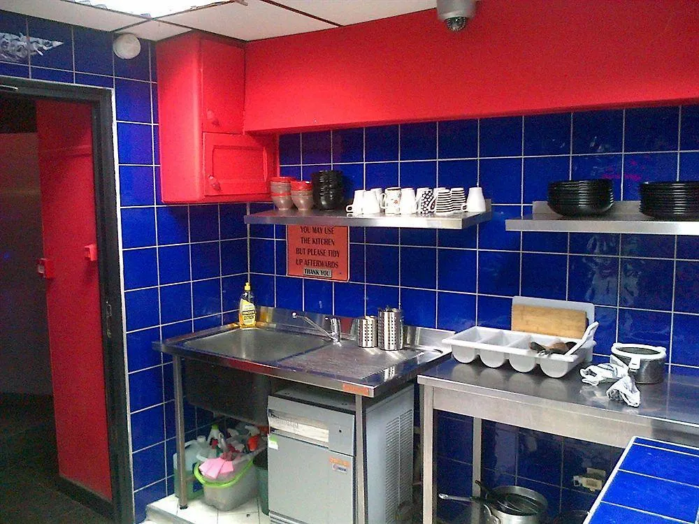 Peace & Love Hostel Париж