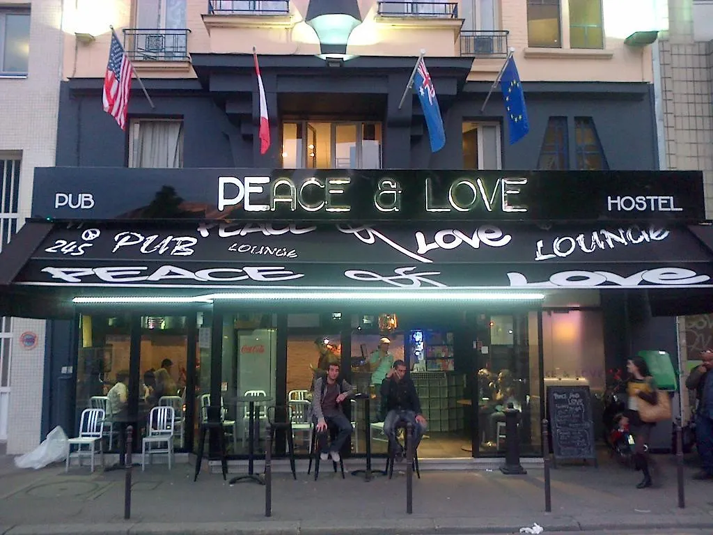 Peace & Love Hostel Париж Франция