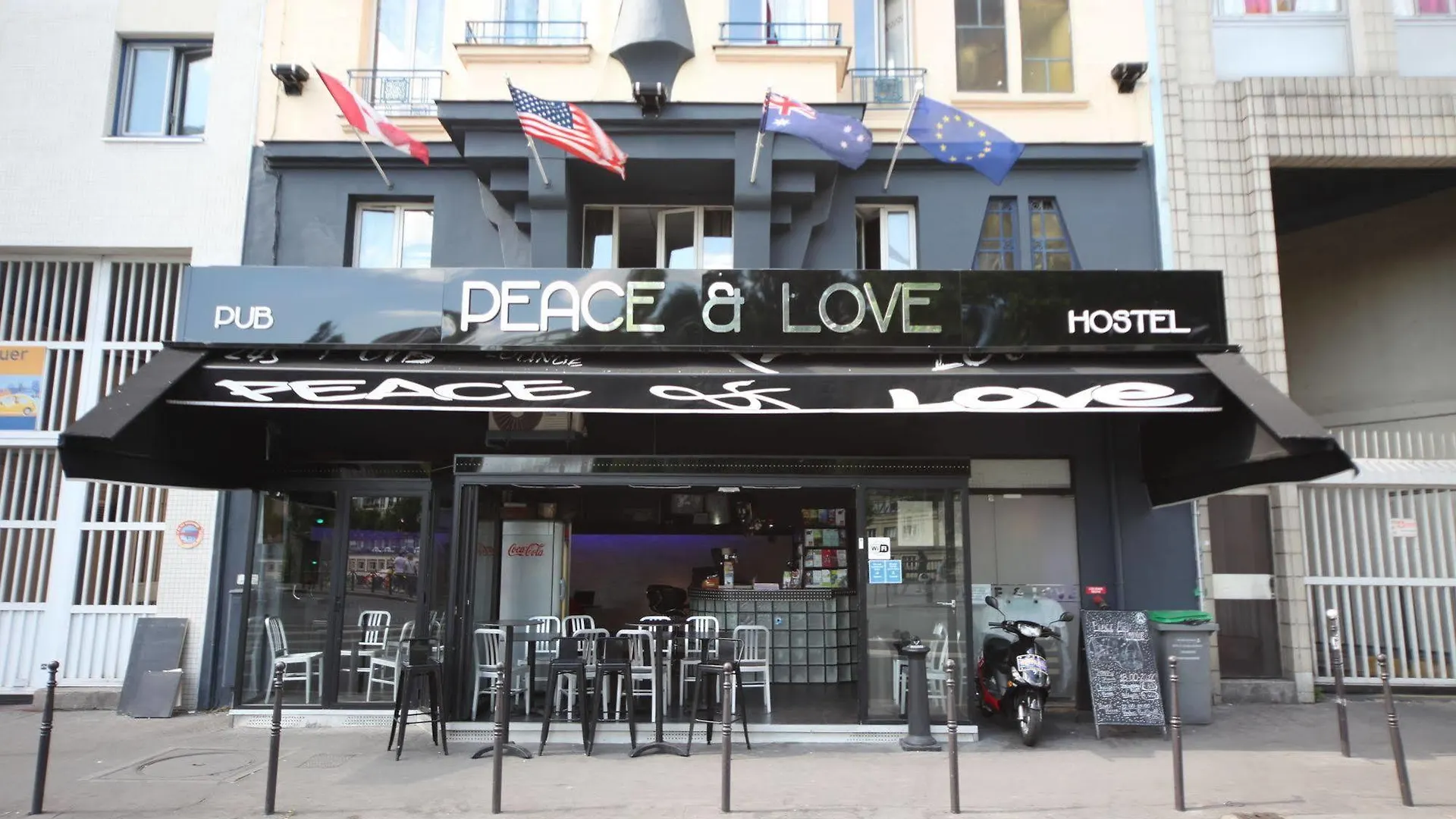 Peace & Love Hostel Париж