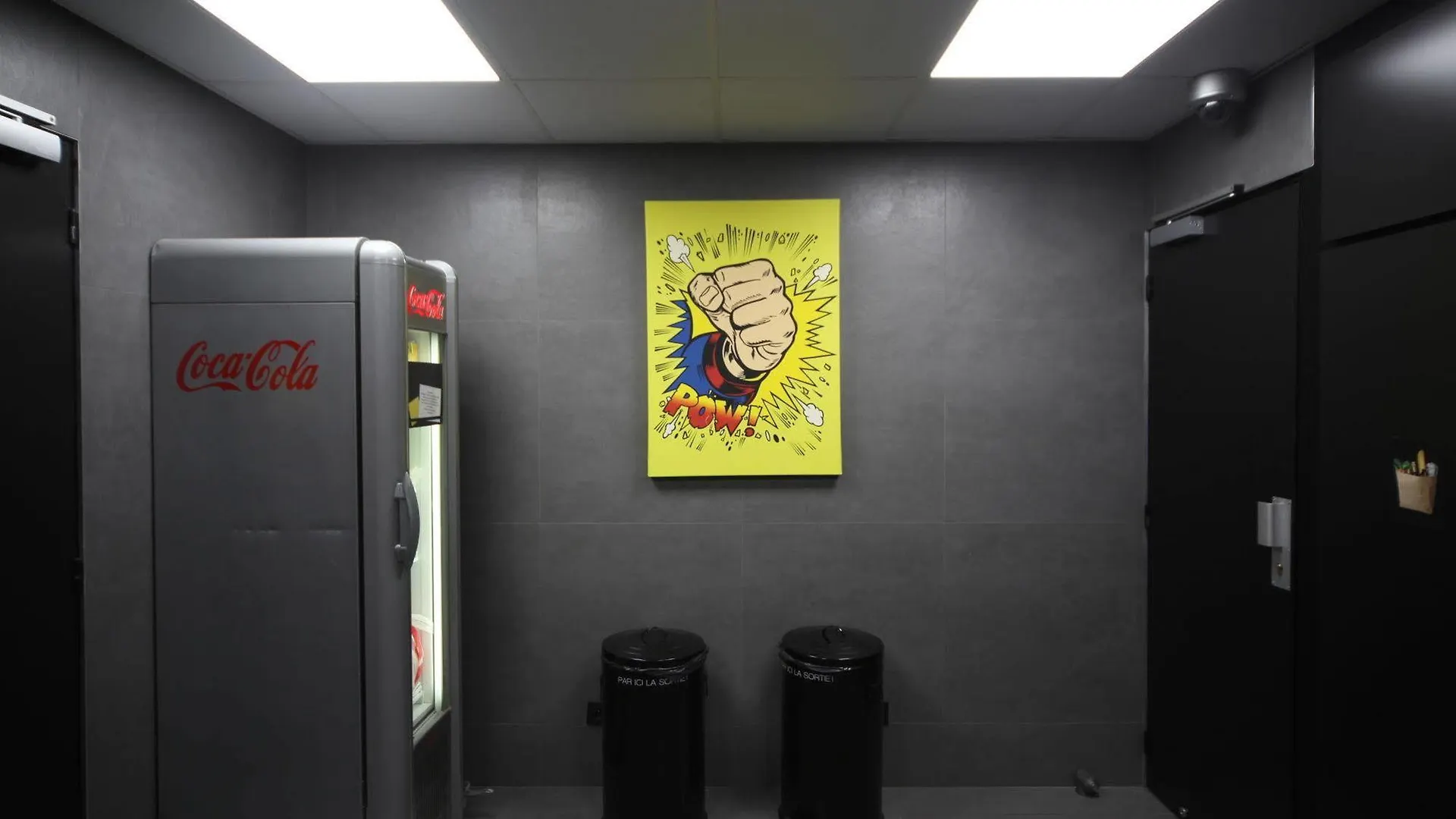 Peace & Love Hostel Париж Франция