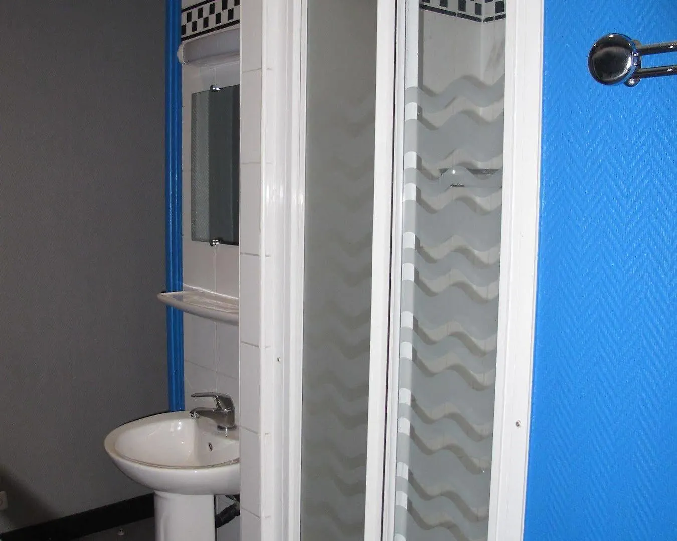 Peace & Love Hostel Париж