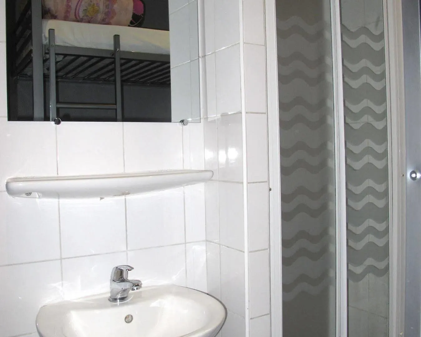 Peace & Love Hostel Париж