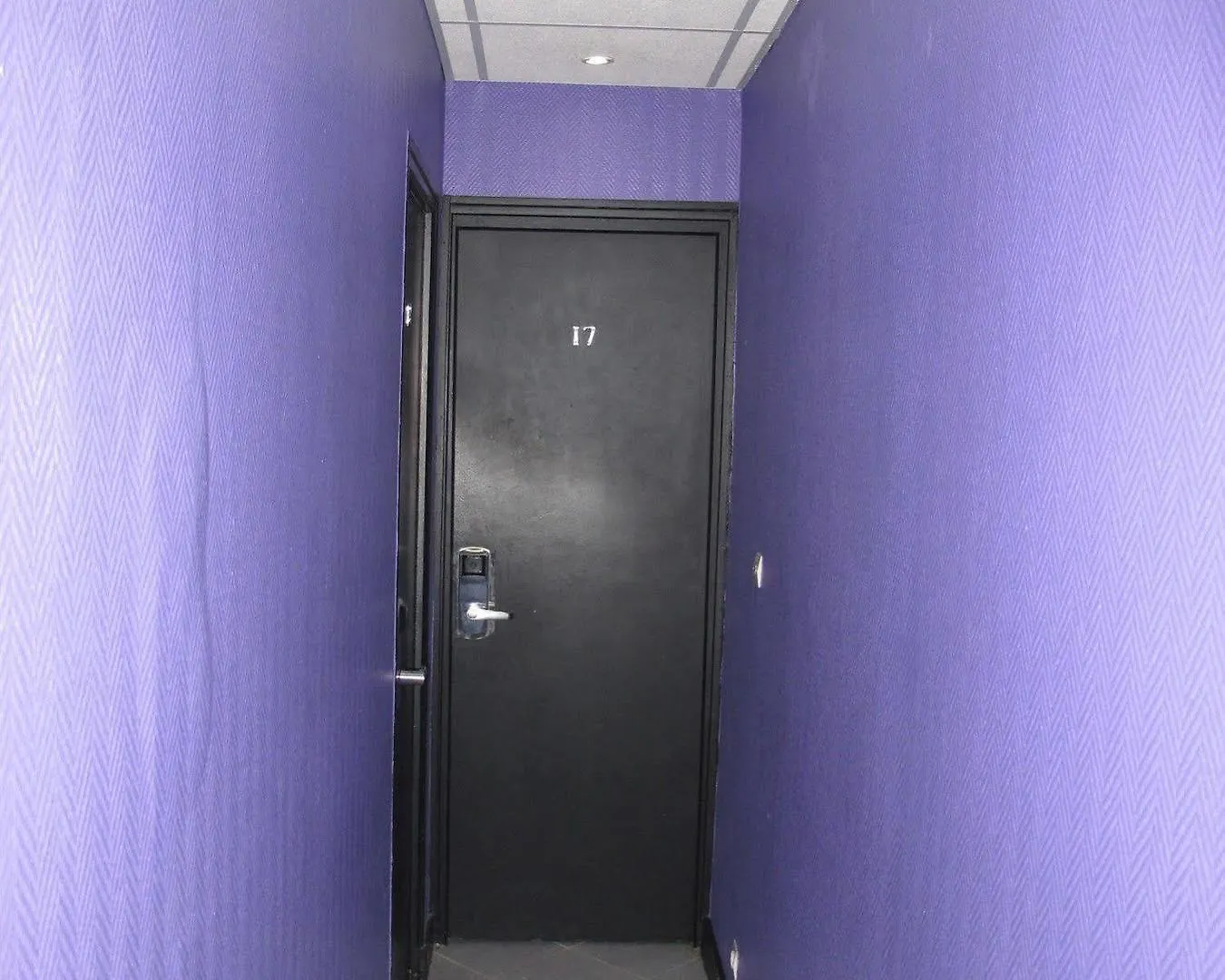 Peace & Love Hostel Париж