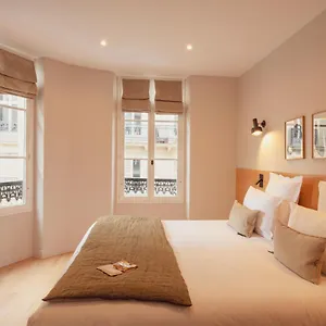 Tinah Paris, Champs Elysees Parijs
